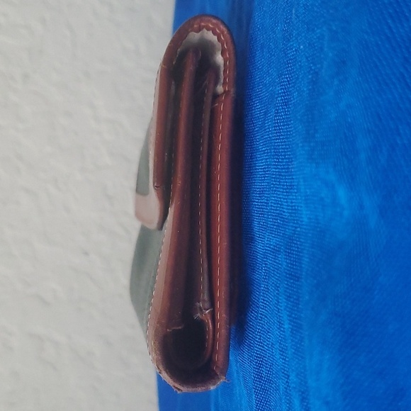 VTG 90s Dooney and Bourke Green Pebble Grain Wallet - Picture 13 of 14